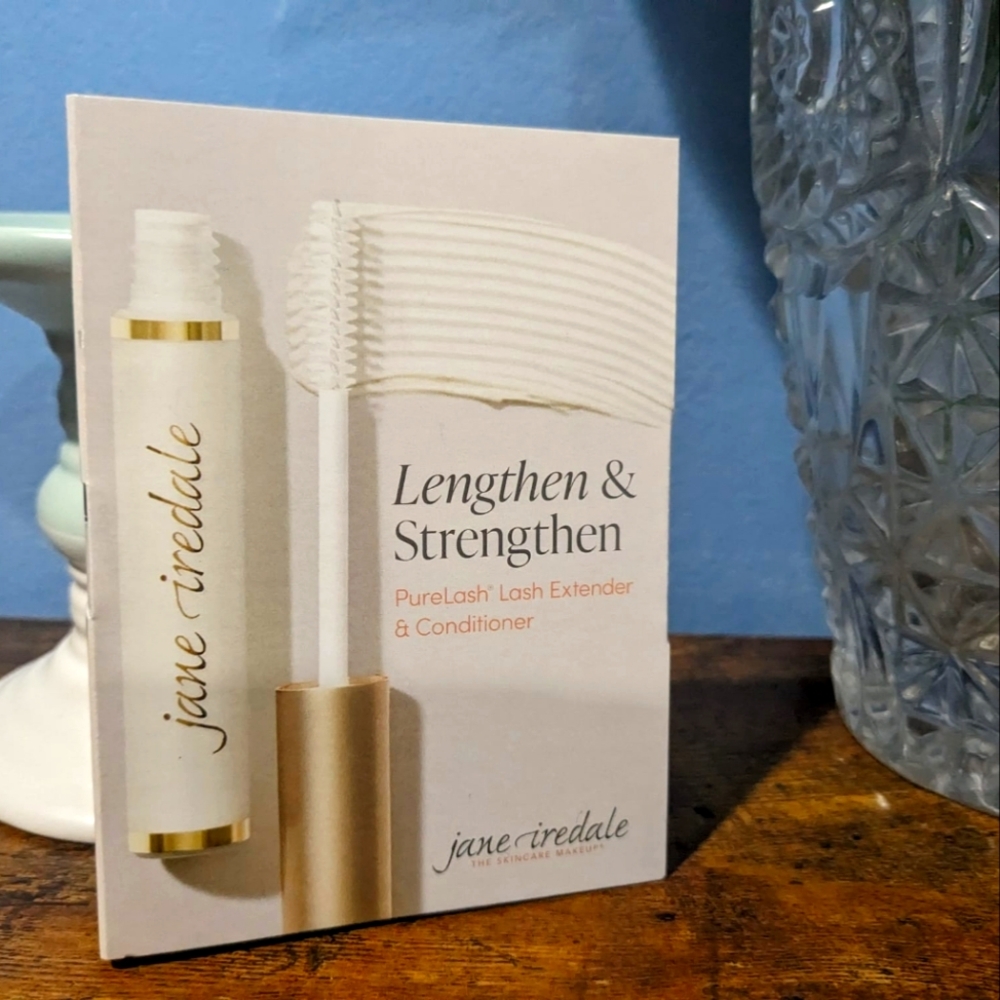 Jane Iredale Lash Extender in White and Gold
